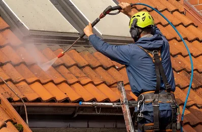 Démoussage et hydrofuge de toiture à Auriac-l'Église